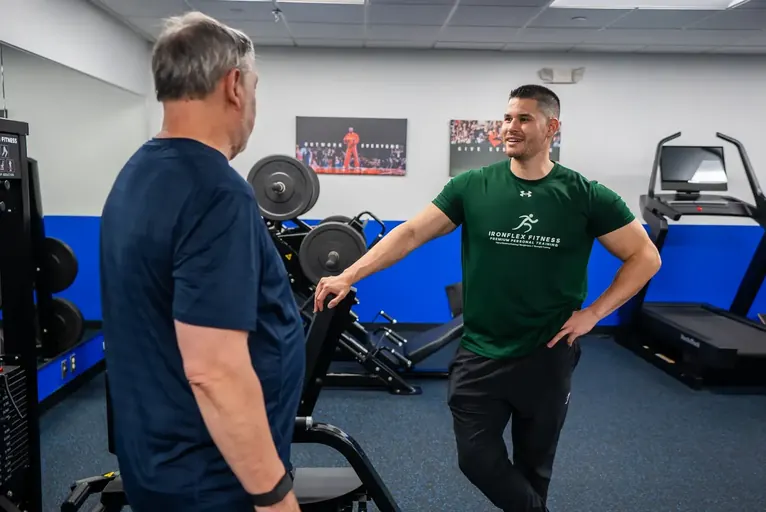 Trainer talking a client through the next set